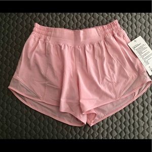Lululemon Hotty Hot Short II Size 6
